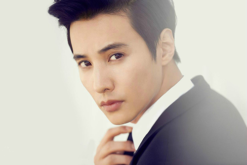 元斌七年后复出 为《朕的江山》代言