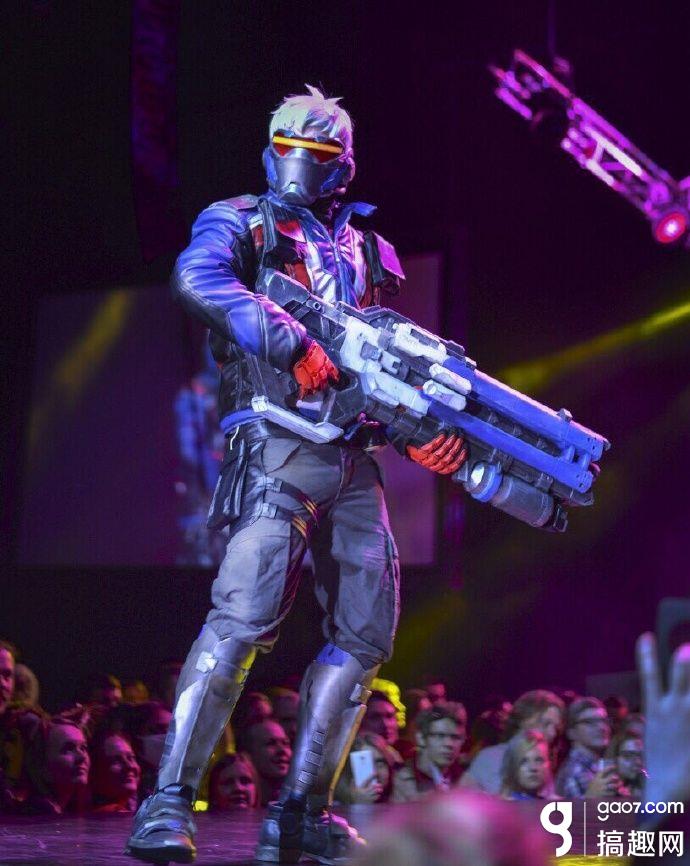 守望先锋76与安娜的COS秀赏析