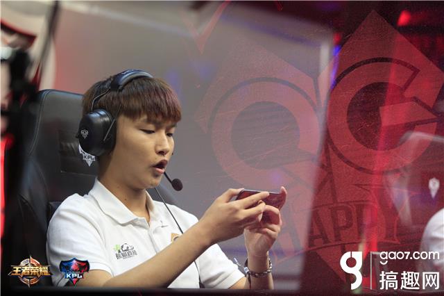 qghappy无惧线上对垒 打不过我可以叫人